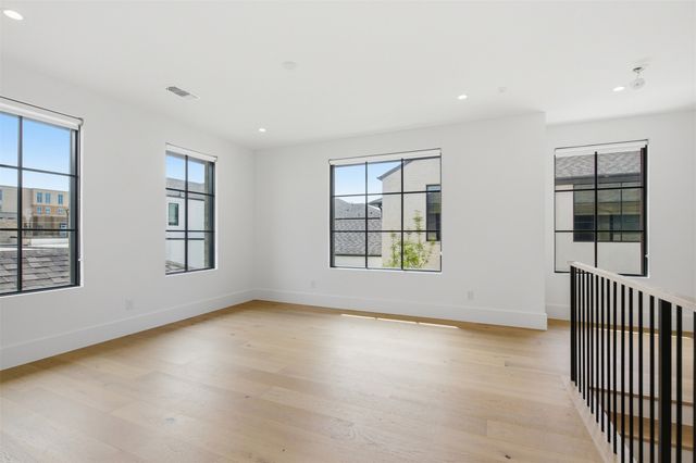 9855 Kingsway Avenue, Dallas, TX 75230