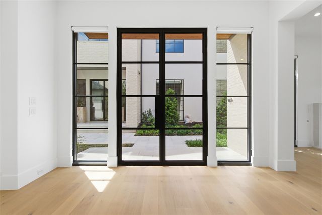 9855 Kingsway Avenue, Dallas, TX 75230