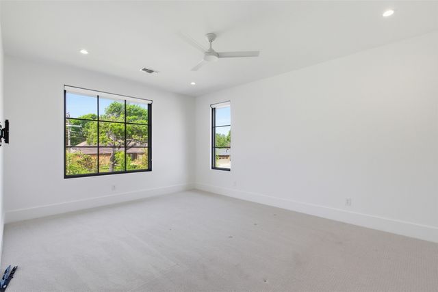 9855 Kingsway Avenue, Dallas, TX 75230