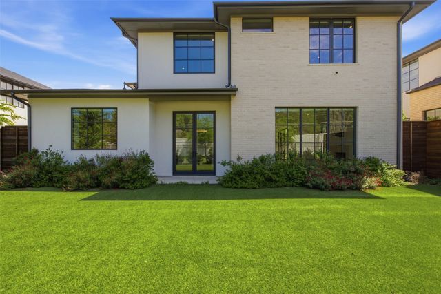 9855 Kingsway Avenue, Dallas, TX 75230