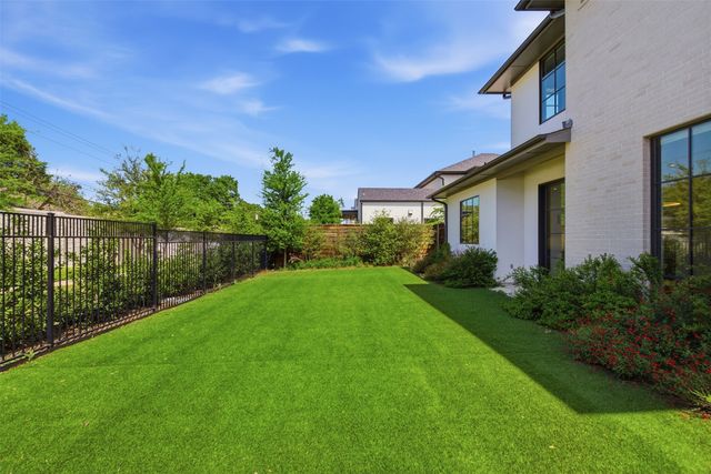 9855 Kingsway Avenue, Dallas, TX 75230