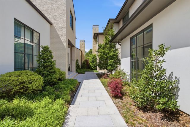 9855 Kingsway Avenue, Dallas, TX 75230