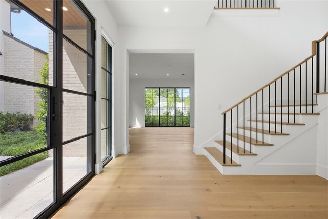 9855 Kingsway Avenue, Dallas, TX 75230