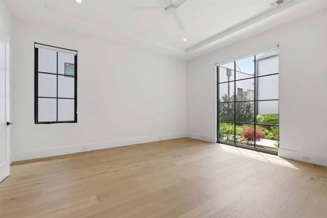 9855 Kingsway Avenue, Dallas, TX 75230