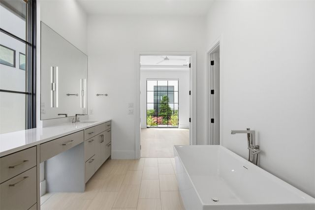 9855 Kingsway Avenue, Dallas, TX 75230