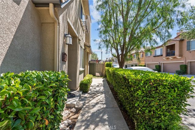 28354 Santa Rosa Lane, Saugus, CA 91350