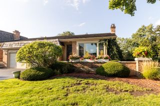 19W078 Avenue Normandy N, Oak Brook, IL 60523