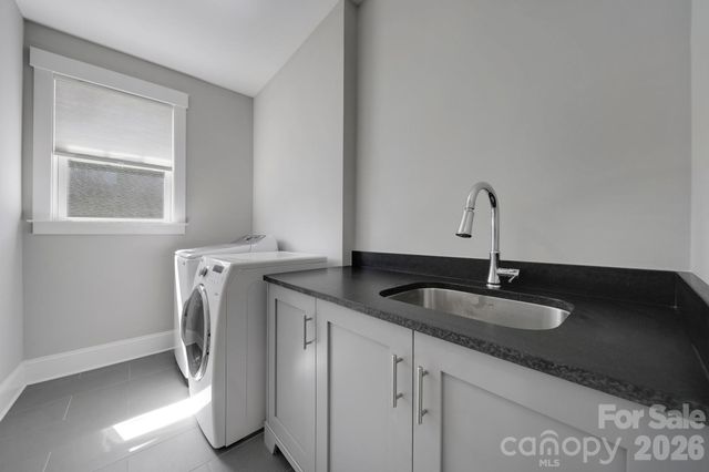 3015 Commonwealth Avenue, Charlotte, NC 28205