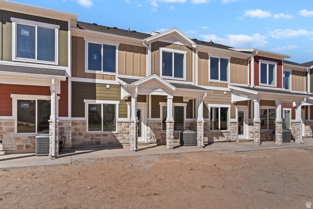 Image 25 of property listing at 3130 N 1675 E, Layton, UT 84040