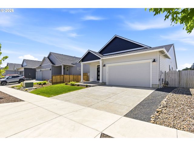 713 TIGERLILY St, Silverton, OR 97381