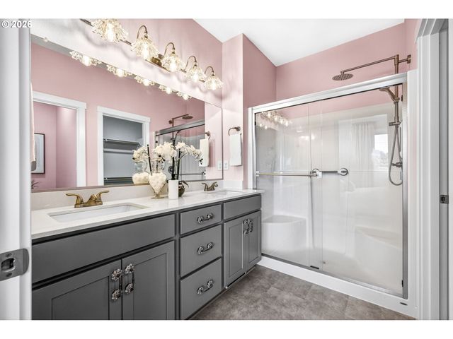713 TIGERLILY St, Silverton, OR 97381