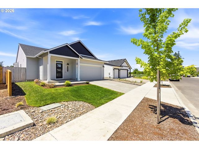 713 TIGERLILY St, Silverton, OR 97381