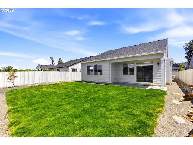 713 TIGERLILY St, Silverton, OR 97381