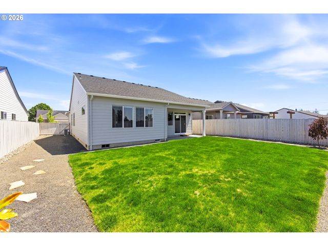 713 TIGERLILY St, Silverton, OR 97381