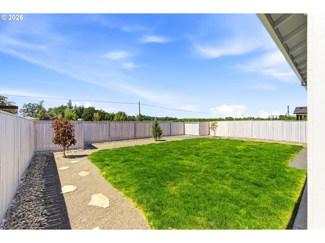 713 TIGERLILY St, Silverton, OR 97381