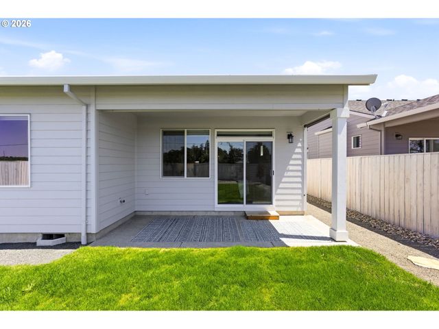 713 TIGERLILY St, Silverton, OR 97381
