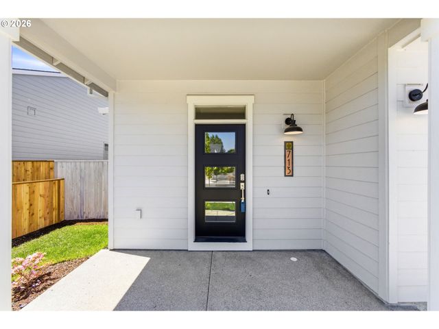 713 TIGERLILY St, Silverton, OR 97381