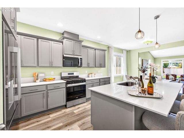 713 TIGERLILY St, Silverton, OR 97381