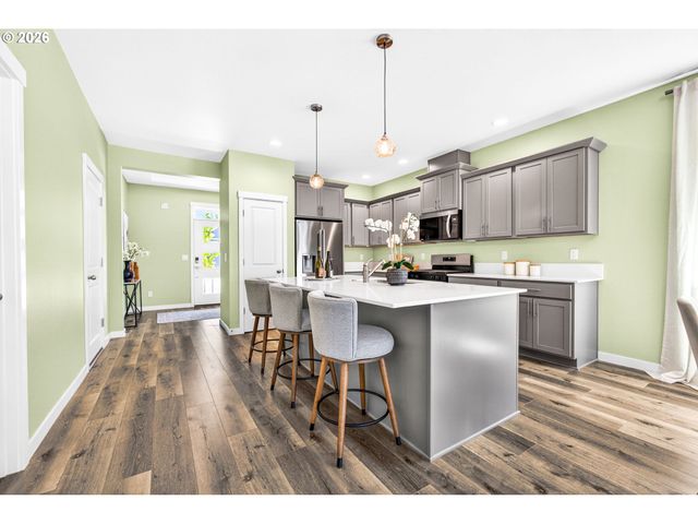 713 TIGERLILY St, Silverton, OR 97381