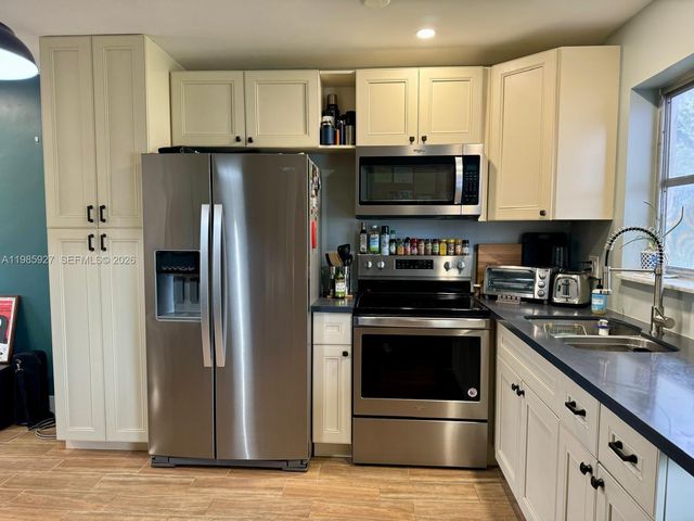 2840 Taylor St 28, Hollywood, FL 33020