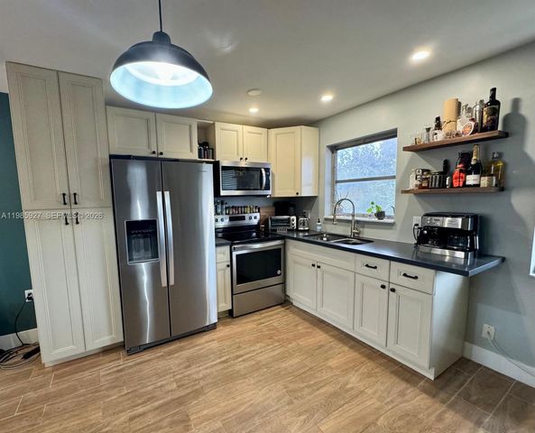 2840 Taylor St 28, Hollywood, FL 33020