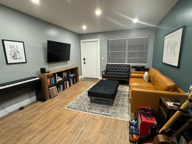 2840 Taylor St 28, Hollywood, FL 33020