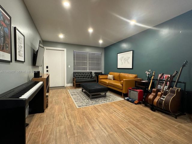 2840 Taylor St 28, Hollywood, FL 33020