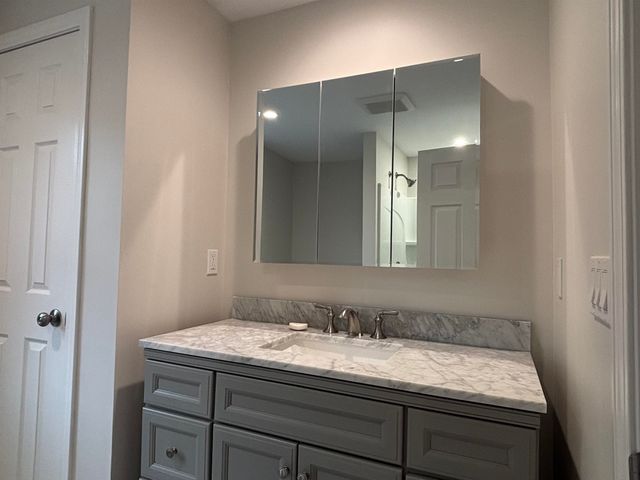 158 E Main Street, Hampstead, NH 03826