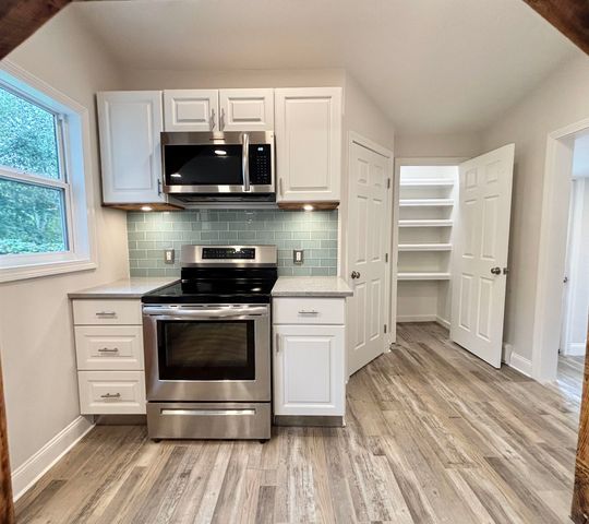 158 E Main Street, Hampstead, NH 03826