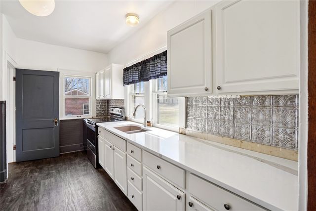 340 NE Cherry Avenue, Earlham, IA 50072
