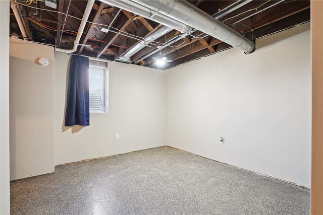 340 NE Cherry Avenue, Earlham, IA 50072