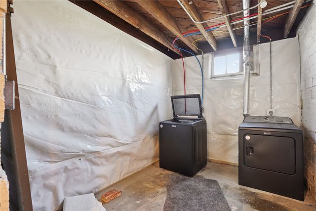 340 NE Cherry Avenue, Earlham, IA 50072
