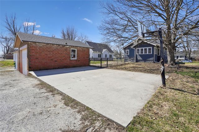 340 NE Cherry Avenue, Earlham, IA 50072