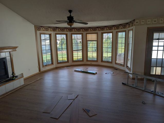 402 Pine Ridge Dr, Salina, KS 67401