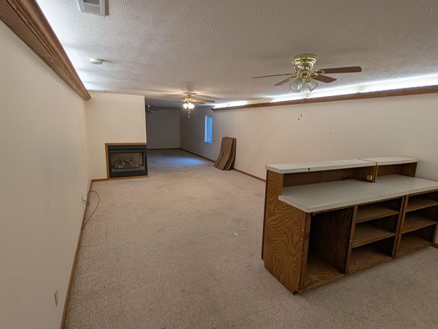 402 Pine Ridge Dr, Salina, KS 67401