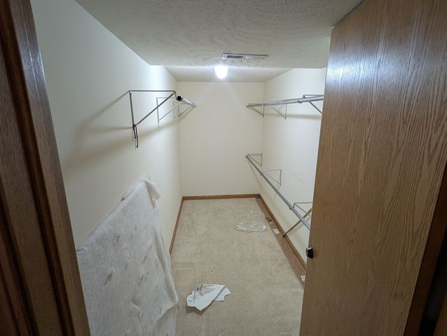 402 Pine Ridge Dr, Salina, KS 67401