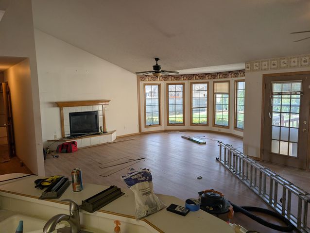 402 Pine Ridge Dr, Salina, KS 67401