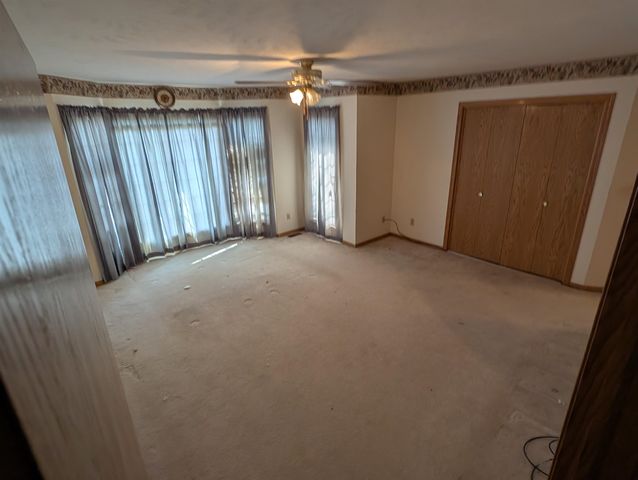 402 Pine Ridge Dr, Salina, KS 67401