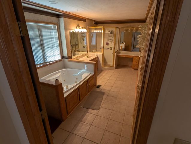 402 Pine Ridge Dr, Salina, KS 67401