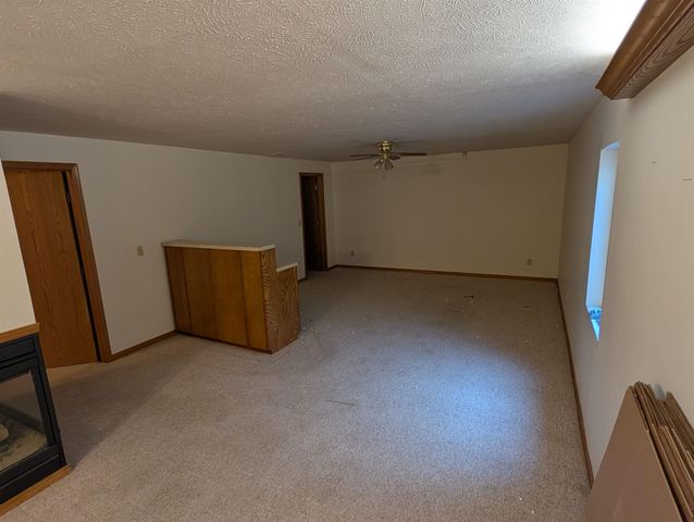 402 Pine Ridge Dr, Salina, KS 67401