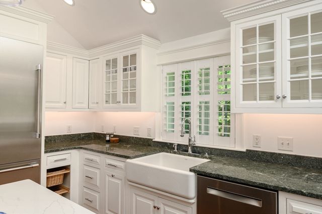 20 Nichols Rd, Cohasset, MA 02025
