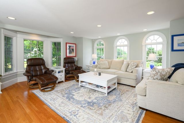 20 Nichols Rd, Cohasset, MA 02025