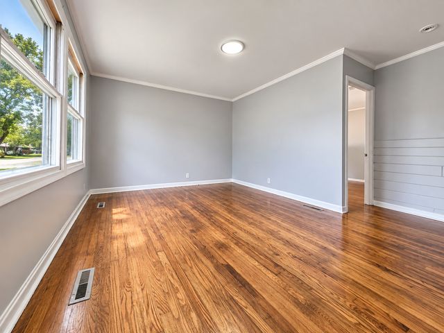 63 Sparrow Road, Carpentersville, IL 60110