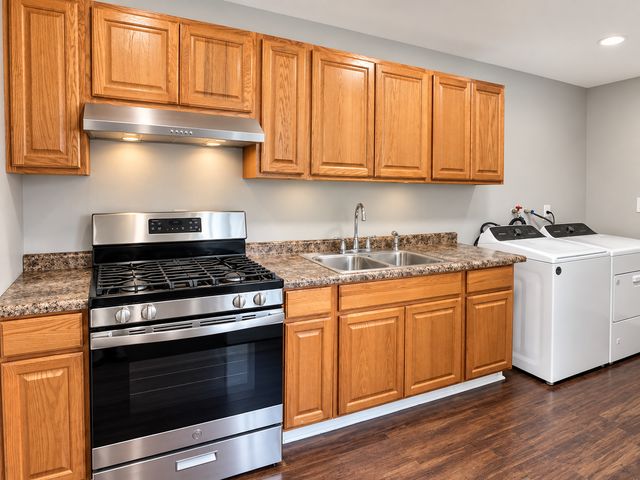 63 Sparrow Road, Carpentersville, IL 60110