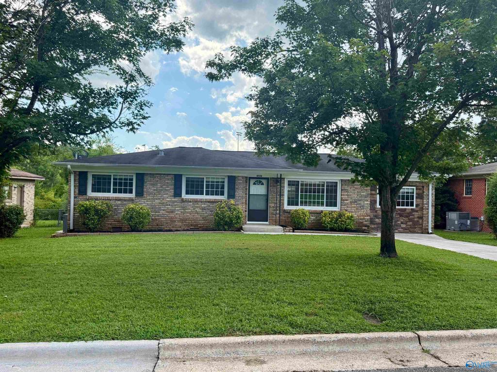 4728 NW Lumary Drive NW, Huntsville, AL 35810