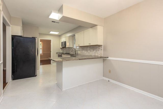 1539 BROOKSIDE DR, Germantown, TN 38138