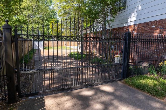 1539 BROOKSIDE DR, Germantown, TN 38138