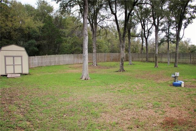395 Mauna Loa LN, Bastrop, TX 78602