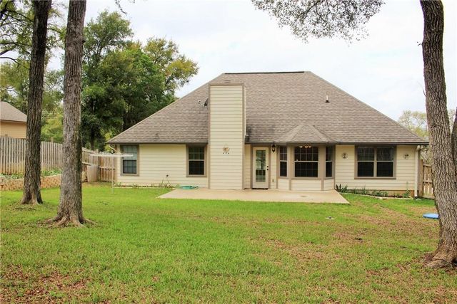 395 Mauna Loa LN, Bastrop, TX 78602