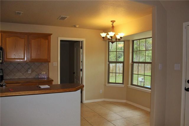 395 Mauna Loa LN, Bastrop, TX 78602